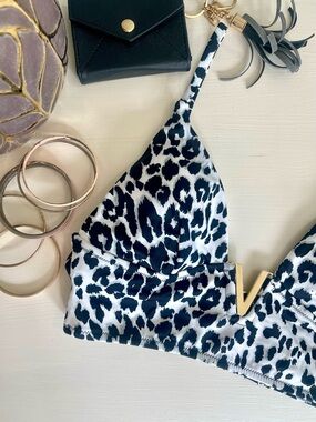 Victoria’s Secret VS snow leopard long line triangle crop Bikini top M